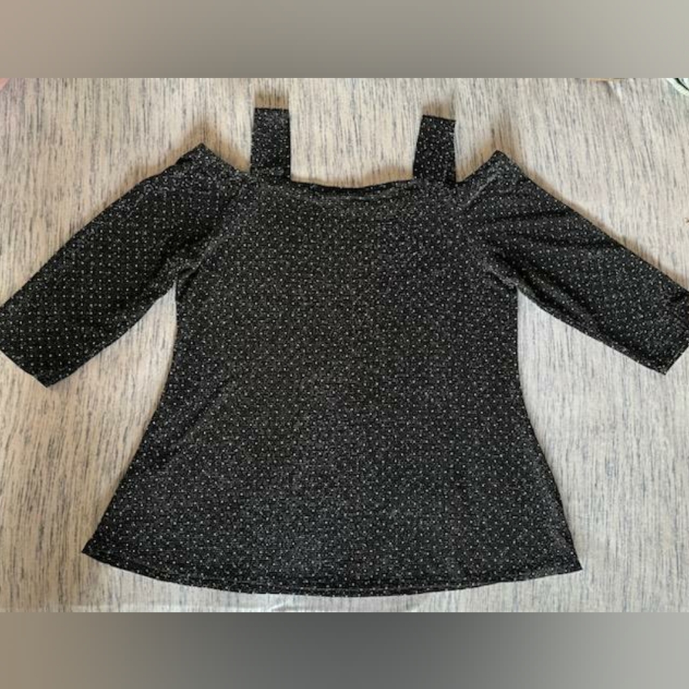Women's plus size top - Picture 2 of 10